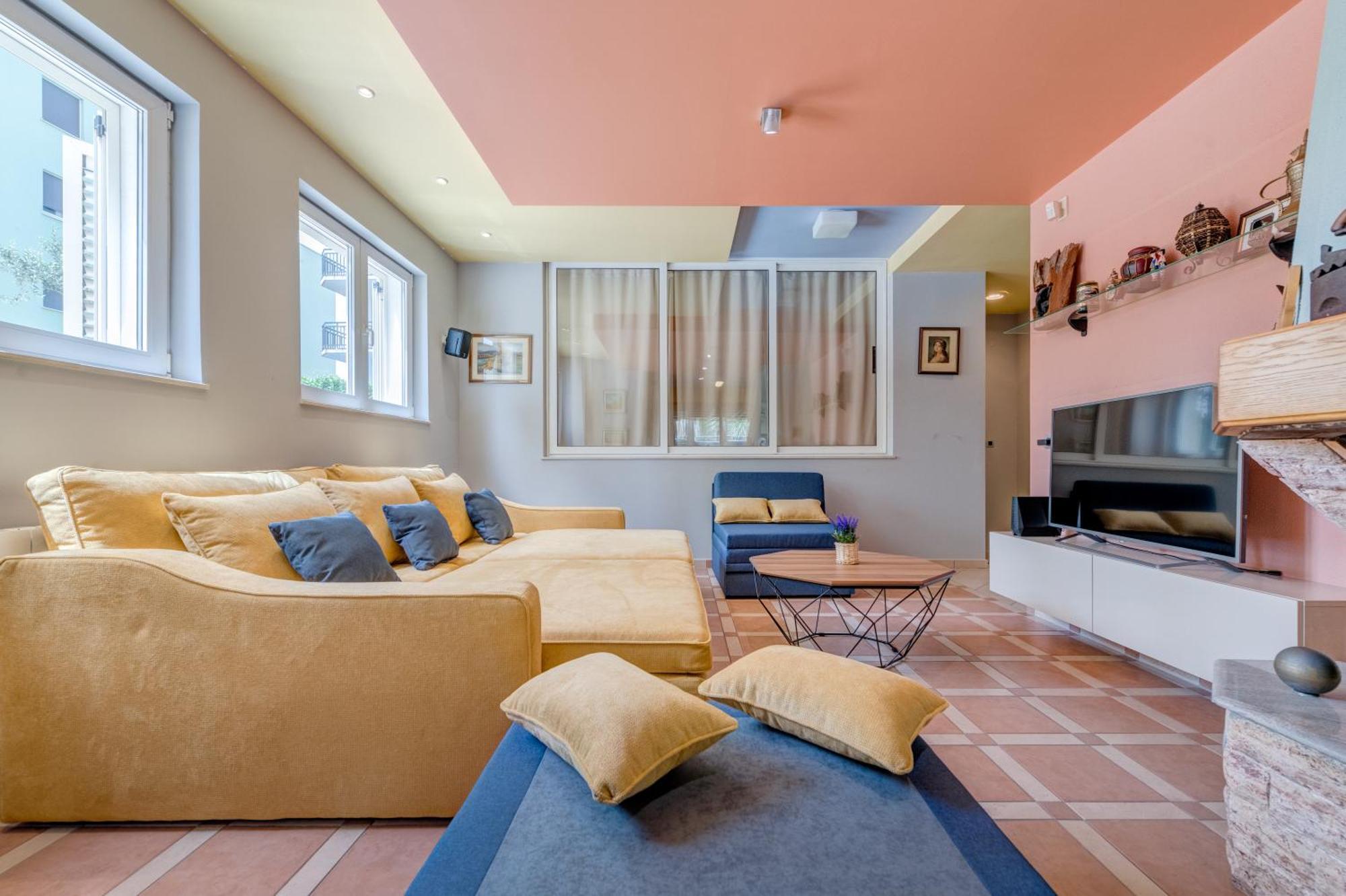 Blue Dolphin Apartment - Private Indoor Pool, Jacuzzi, Garden สปลิท ภายนอก รูปภาพ