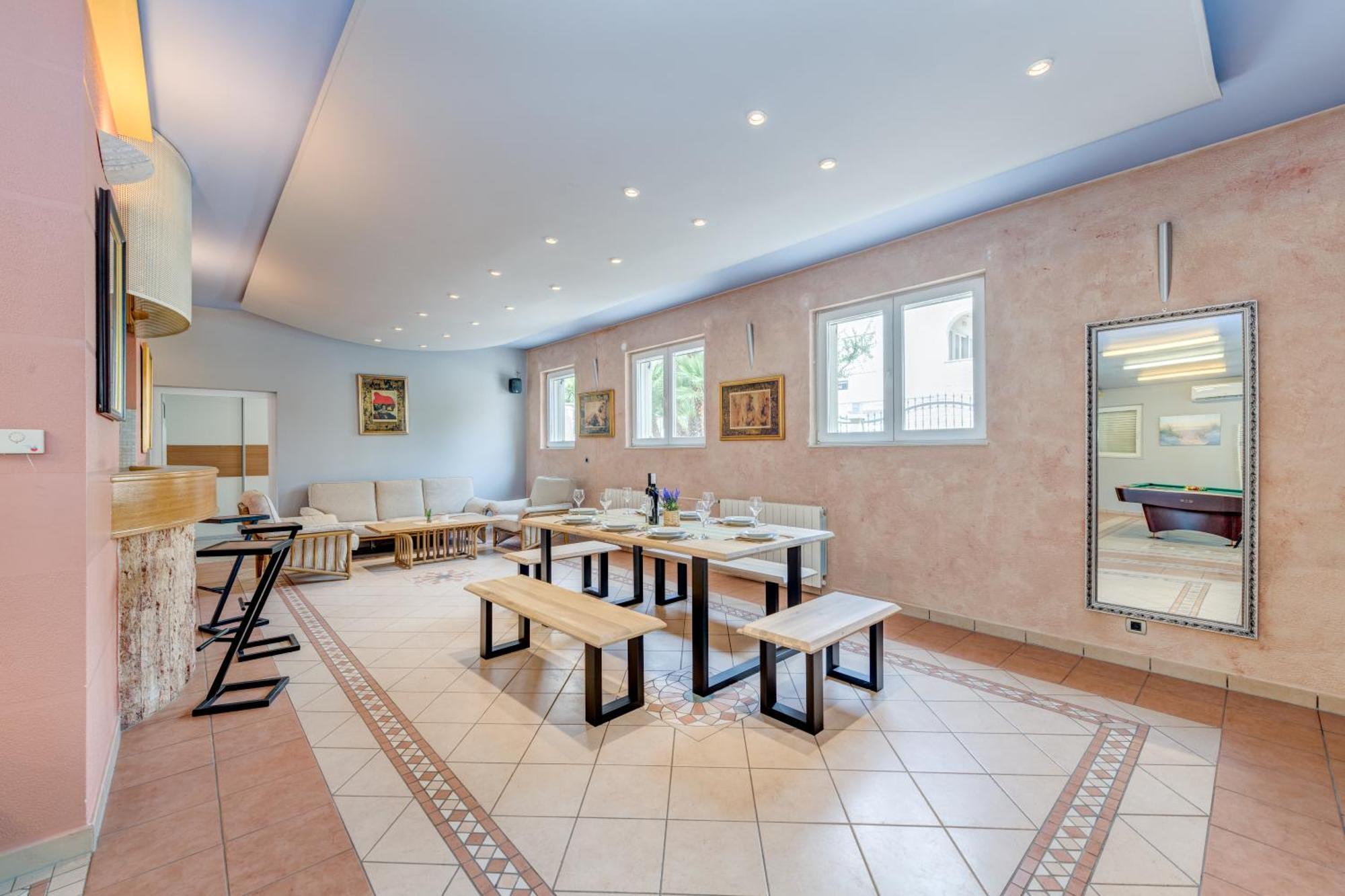 Blue Dolphin Apartment - Private Indoor Pool, Jacuzzi, Garden สปลิท ภายนอก รูปภาพ