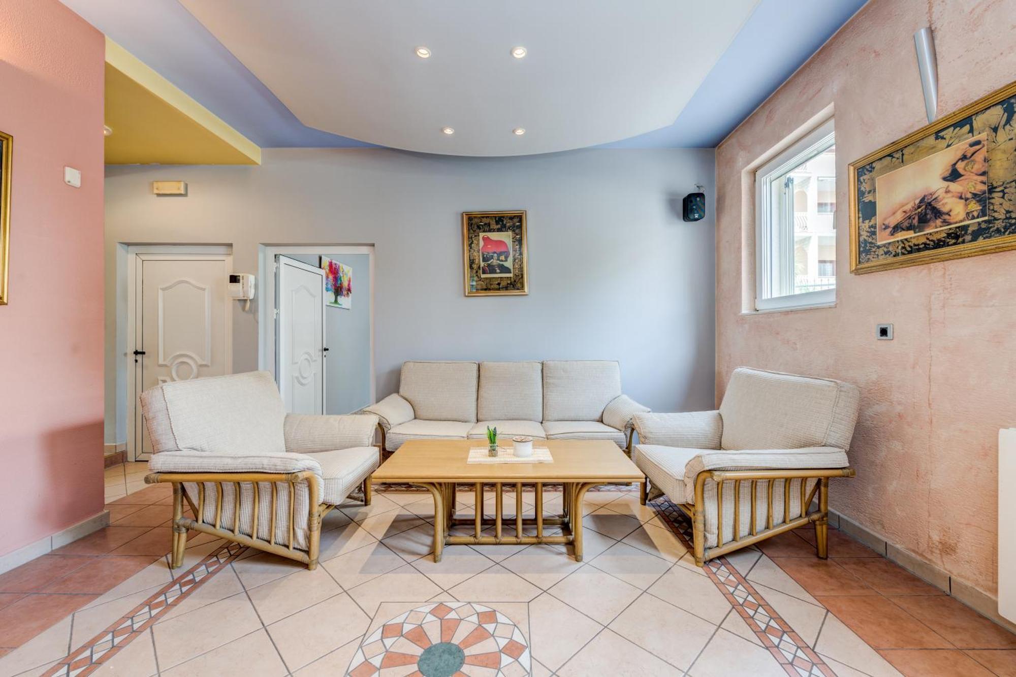 Blue Dolphin Apartment - Private Indoor Pool, Jacuzzi, Garden สปลิท ภายนอก รูปภาพ