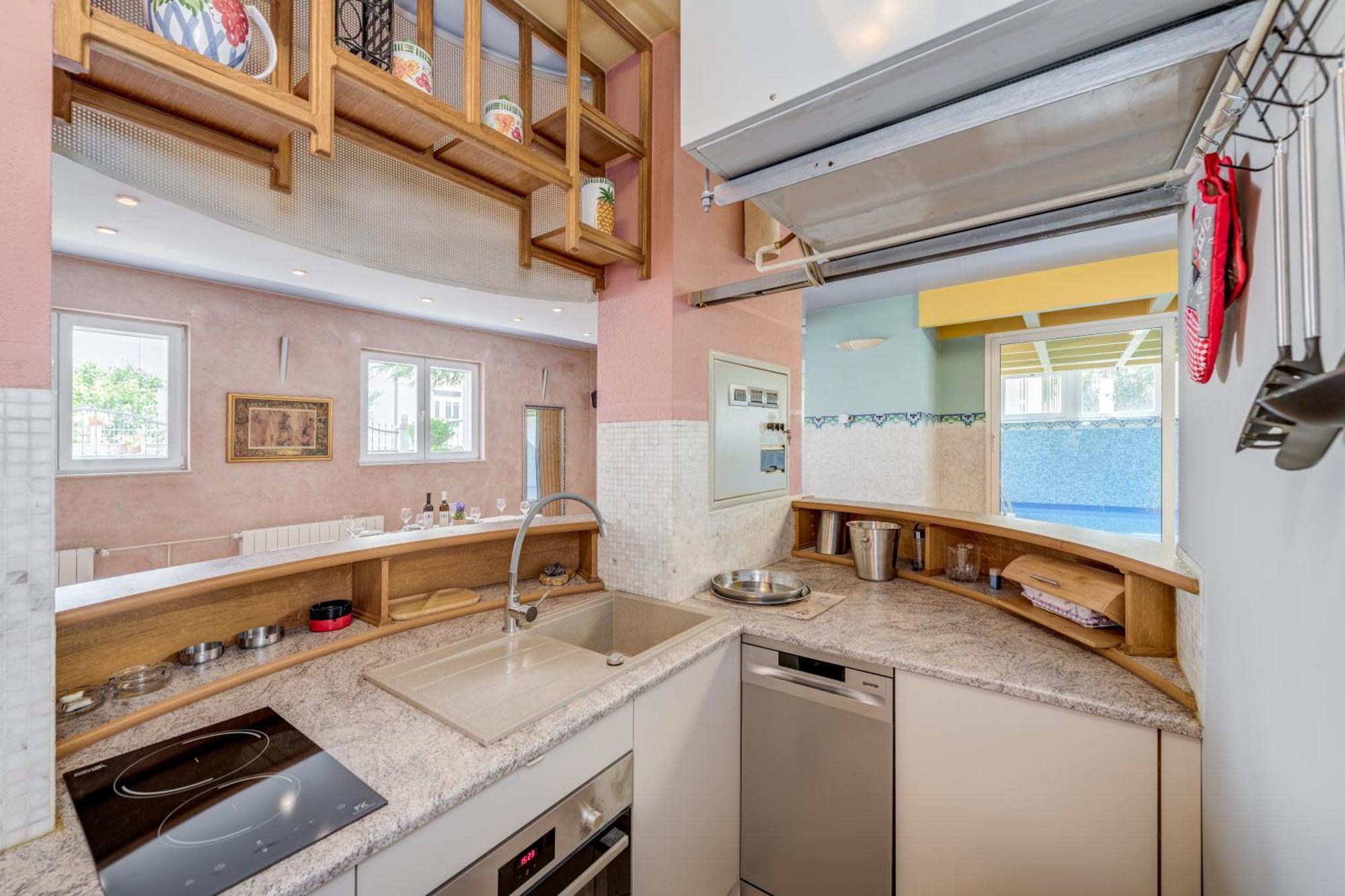 Blue Dolphin Apartment - Private Indoor Pool, Jacuzzi, Garden สปลิท ภายนอก รูปภาพ