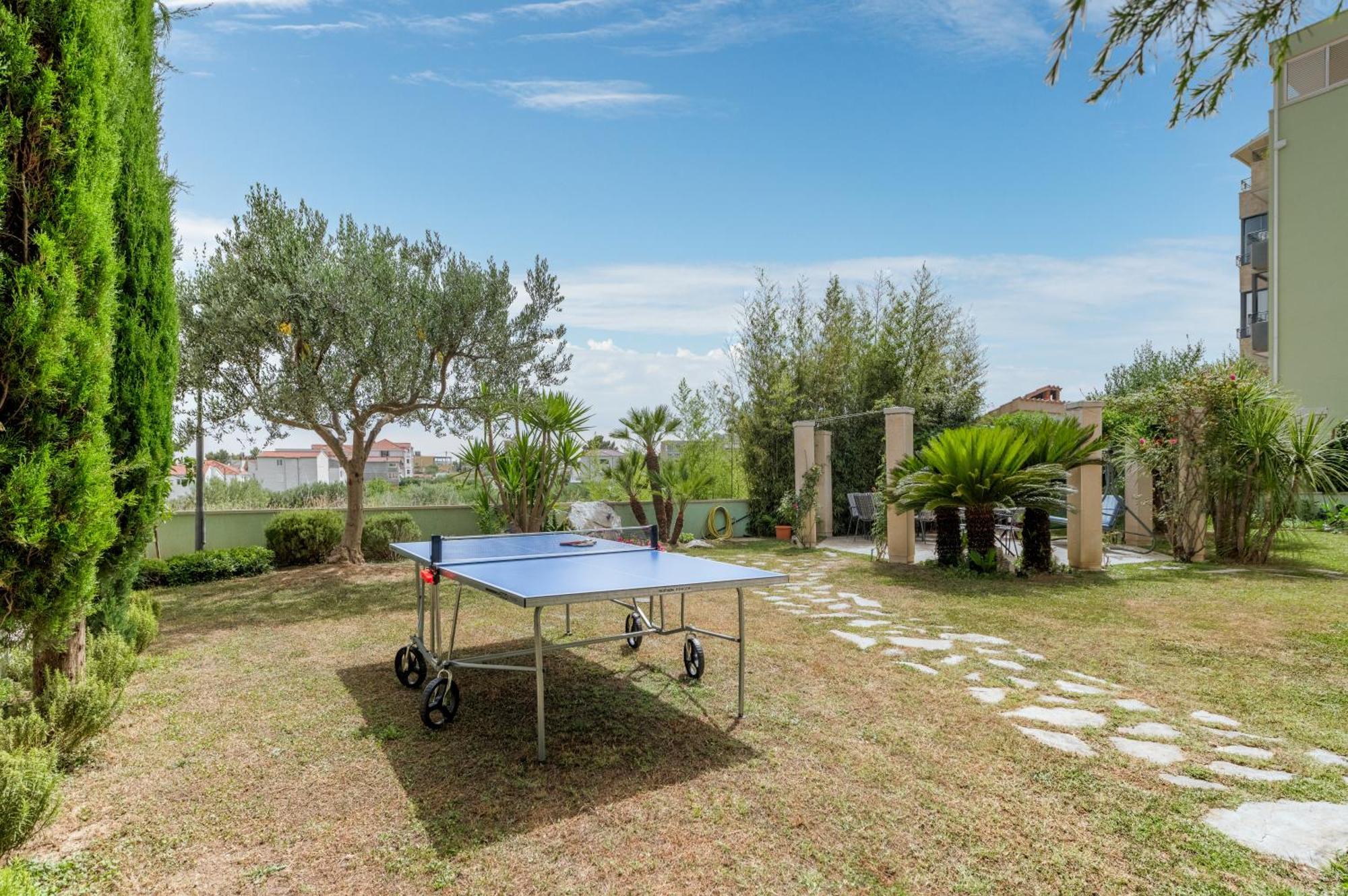 Blue Dolphin Apartment - Private Indoor Pool, Jacuzzi, Garden สปลิท ภายนอก รูปภาพ