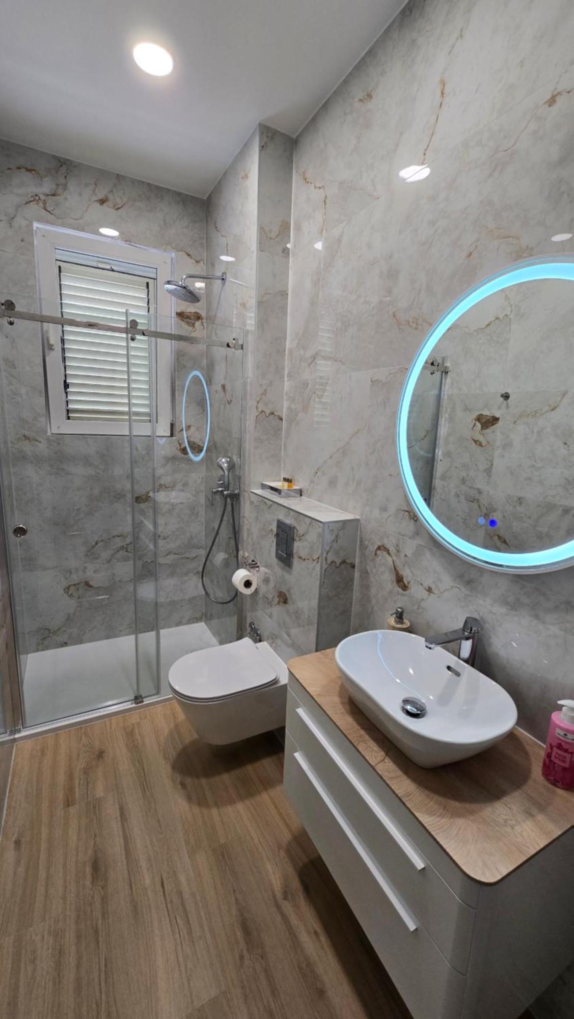 Blue Dolphin Apartment - Private Indoor Pool, Jacuzzi, Garden สปลิท ภายนอก รูปภาพ